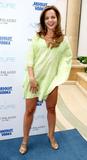 th_48072_mena_suvari_1_tikipeter_celebritycity_013_122_21lo.jpg