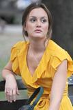 th_51288_Celebutopia-Blake_Lively_and_Leighton_Meester_on_the_set_of_Gossip_Girl_in_NYC-23_123_496lo.jpg
