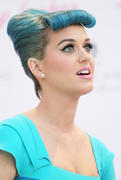 th_95959_celebrity_paradise.com_Katy_Perry_Launches_False_Lash_Range_22.02.2012_91_122_832lo.jpg