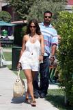 th_50389_Halle_Berry_shopping_with_her_mother_in_Hollywood_22_122_89lo.jpg