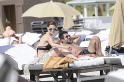 http://img224.imagevenue.com/loc917/th_312397789_Mischa_Barton_Bikini_Candids_on_the_Beach_in_Miami_December_27_2011_181_122_917lo.jpg
