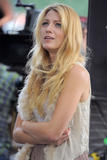 th_92044_celebrity_paradise.com_TheElder_BlakeLively153_122_966lo.jpg