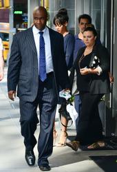 th_826686405_RihannaleavesherhotelinNewYorkCity6.7.2012_27_122_981lo.jpg
